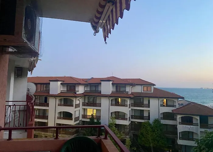 Apartmán Beachfront With Sea Views